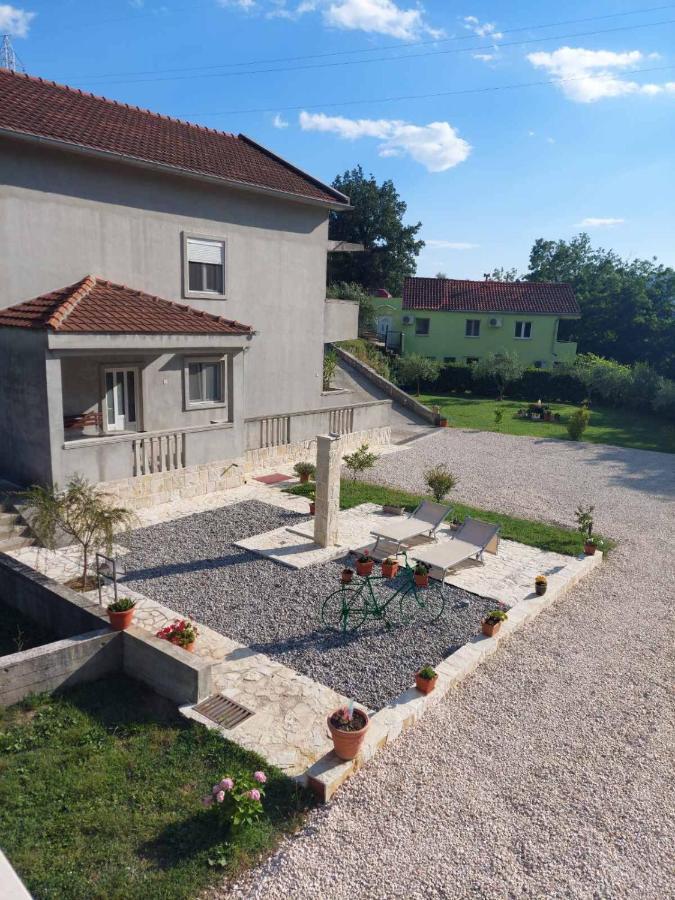 Studio Elena Tivat Exterior photo
